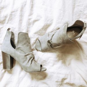 Block heel suede
